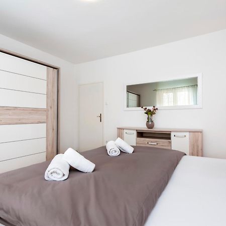 Apartment Ivo Ровінь Екстер'єр фото