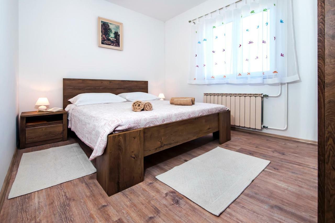 Apartment Ivo Ровінь Екстер'єр фото