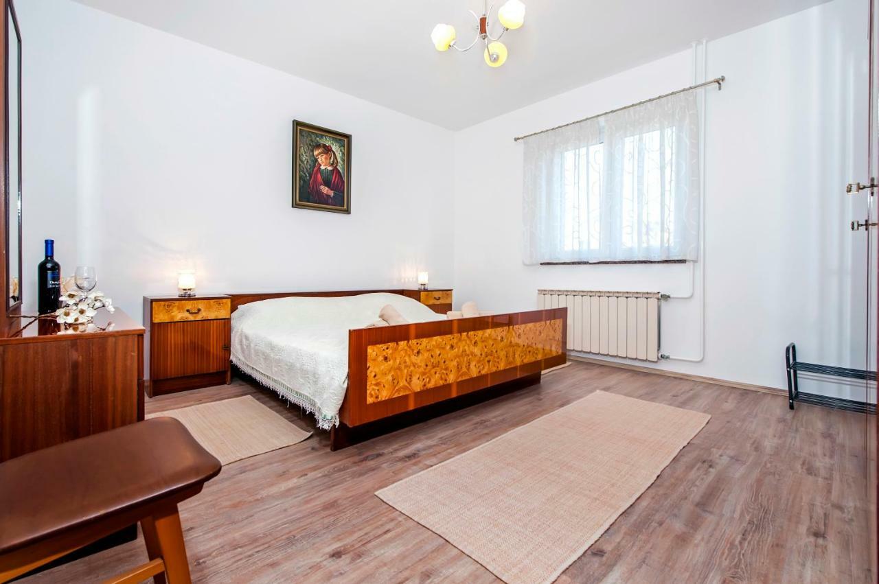Apartment Ivo Ровінь Екстер'єр фото