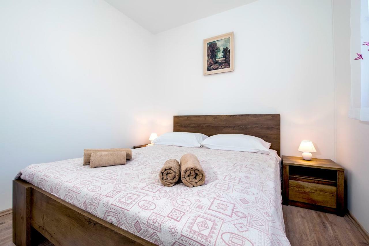 Apartment Ivo Ровінь Екстер'єр фото